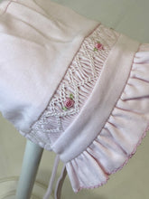 Load image into Gallery viewer, Bonnet w/hand smocking
