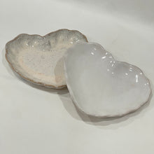 Load image into Gallery viewer, Fluttered Heart Plate