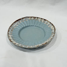 Load image into Gallery viewer, Crimped Edge Round