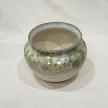 Load image into Gallery viewer, Ribbed Planter
