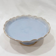 Load image into Gallery viewer, Flirty Edge Cake Stand