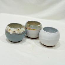 Load image into Gallery viewer, Globe Vase Small