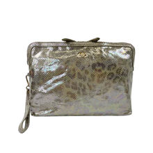 Load image into Gallery viewer, Getaway Litt Large Makeup Case