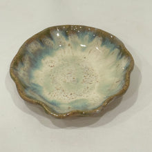 Load image into Gallery viewer, Ruffled Sauce Dish