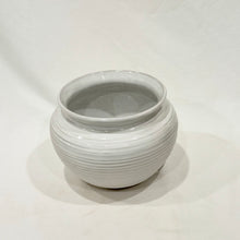 Load image into Gallery viewer, Rimmed Planter