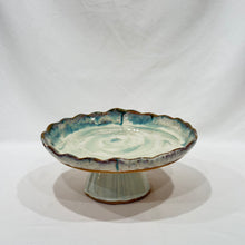 Load image into Gallery viewer, Flirty Edge Cake Stand