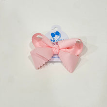 Load image into Gallery viewer, Medium Scallop Bow