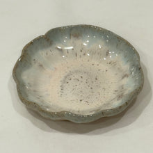 Load image into Gallery viewer, Ruffled Sauce Dish
