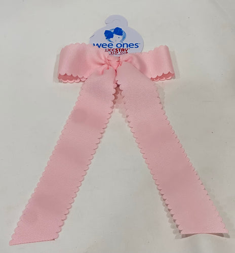 Medium Scalloped Bow with Tails