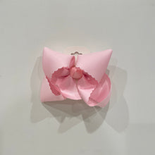 Load image into Gallery viewer, Scalloped Hair Bow