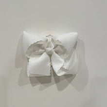 Load image into Gallery viewer, Scalloped Hair Bow